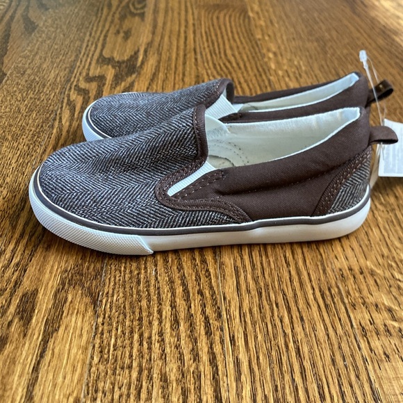 NWT Baby Gap toddler size 9 brown slip on shoes - Picture 2 of 6